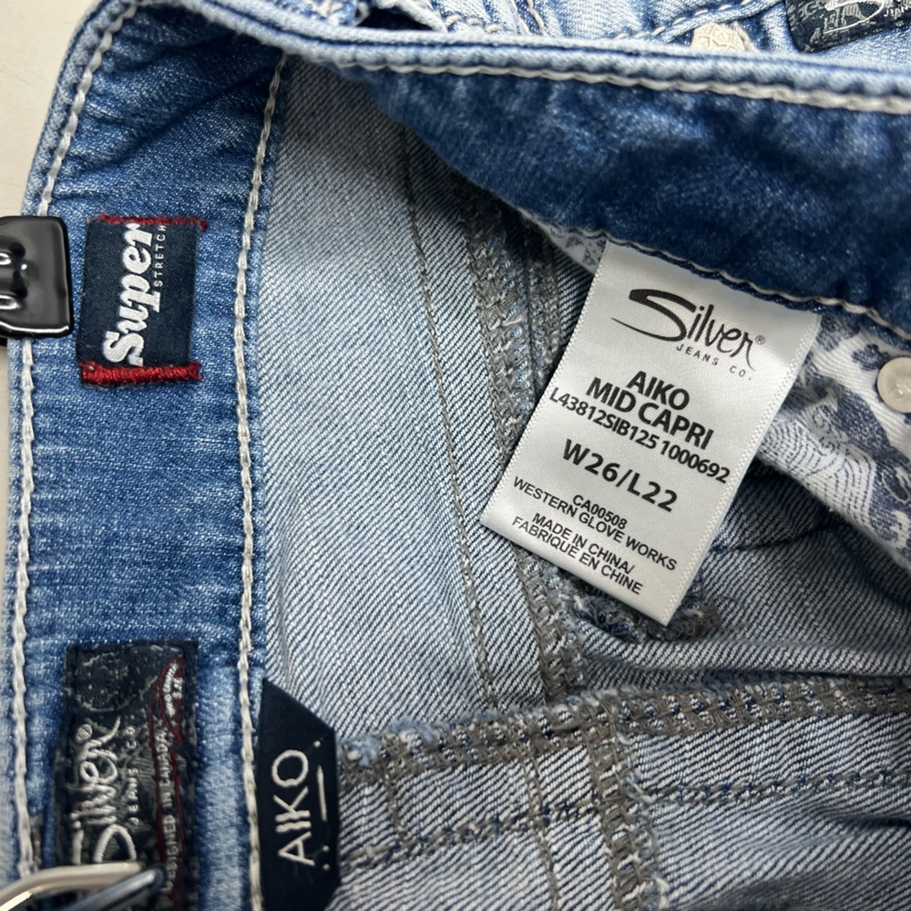 SILVER JEANS AIKO super stretch mid capri jean. 26/22. - Picture 4 of 6